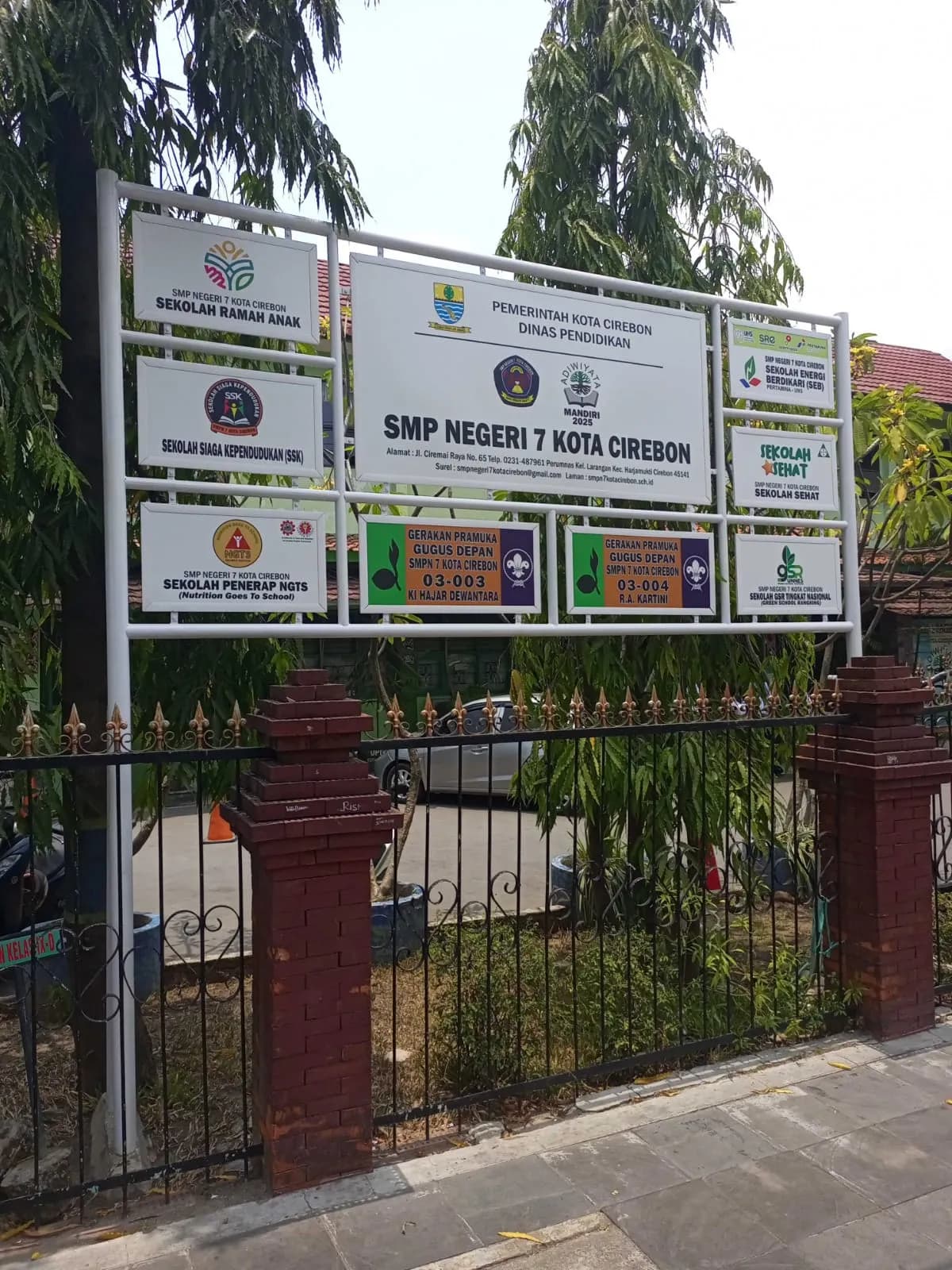 PLANK SEKOLAH