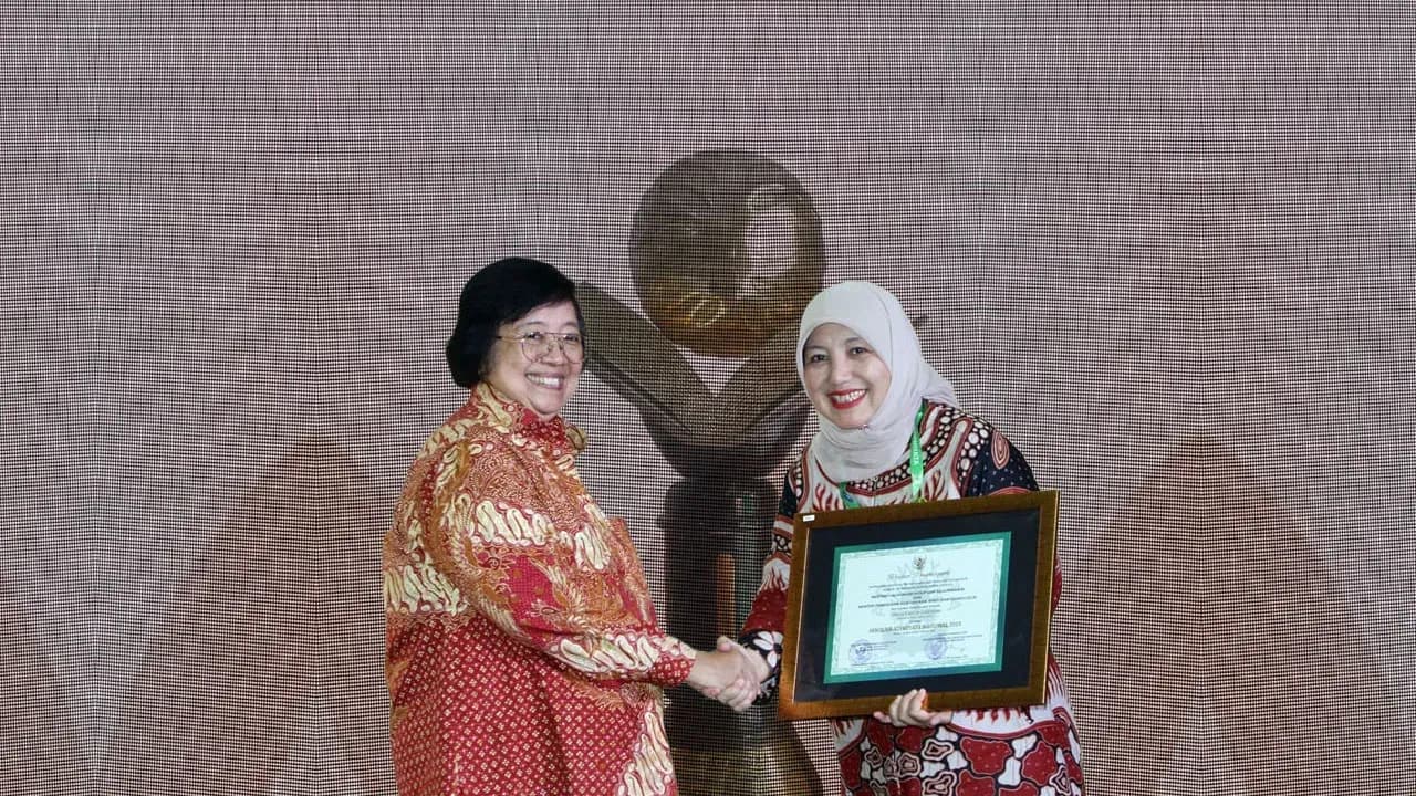 Prestasi Gemilang SMPN 7 Cirebon di Bawah Euis Sulastri