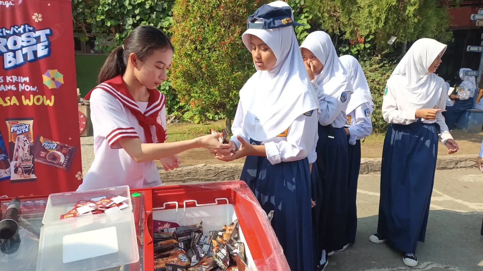 Lomba Kreativitas Stik Es Krim Glico Wings di Sekolah