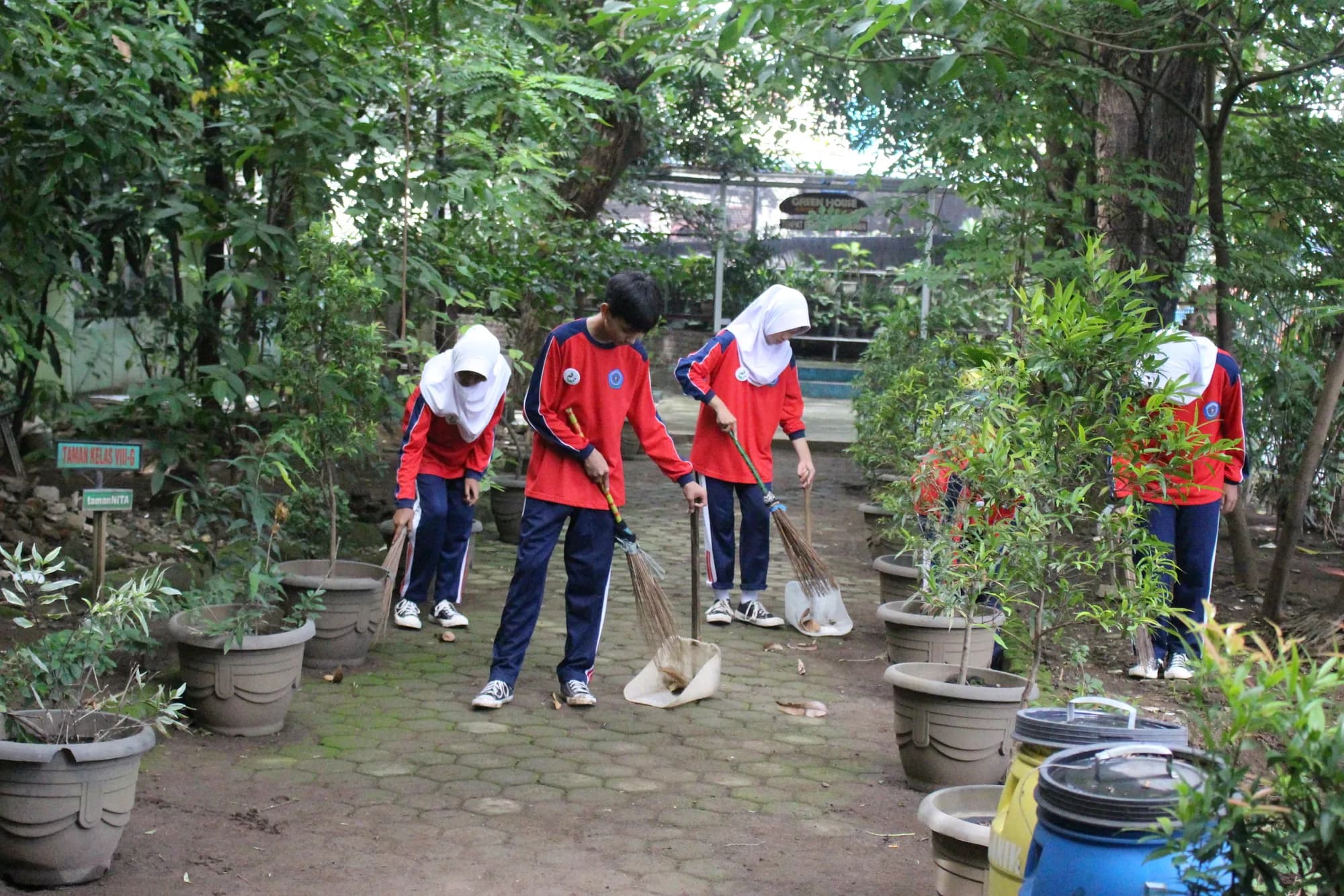 ADIWIYATA MANDIRI