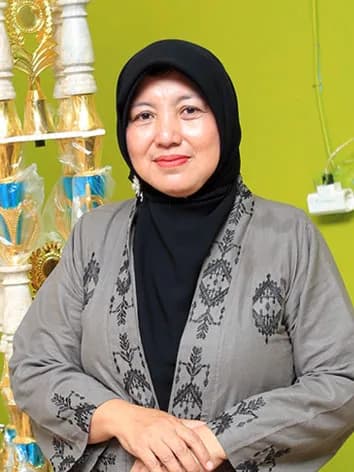 Tenaga Pendidik: Dra. Euis Sulastri, M.Pd