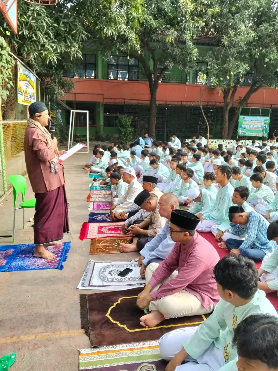 Praktik Salat Istisqa Siswa SMPN 7 Cirebon, Penuh Khidmat